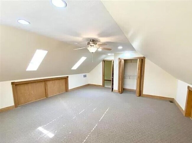 Building Photo - 1556 Shagbark St