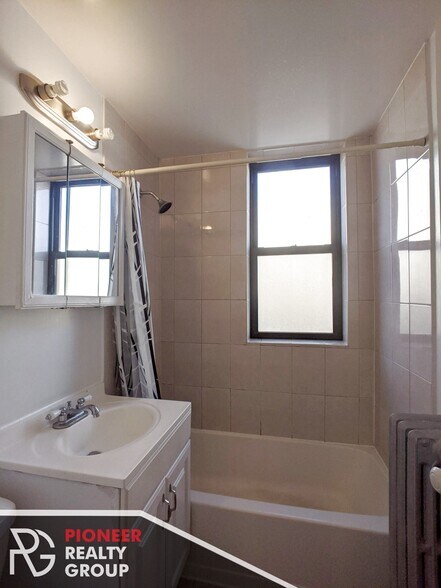 Building Photo - 3735 N Spaulding Ave