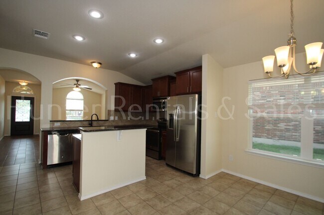 Building Photo - Your Dream Home Awaits on Raeburn Court!