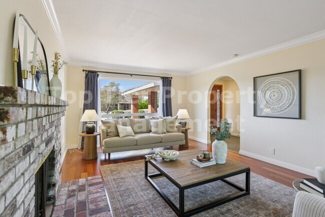 Building Photo - 44 Lariat Ct
