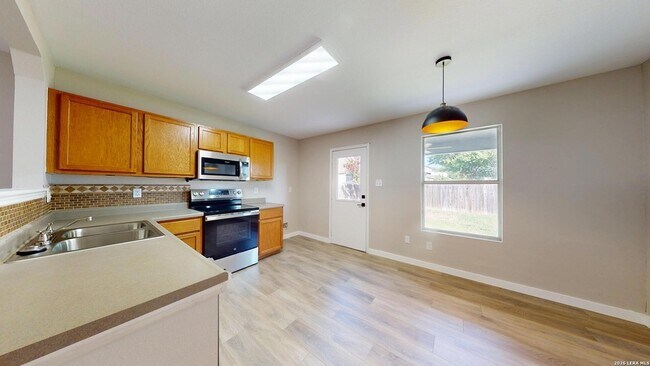 Building Photo - 145 S Willow Way