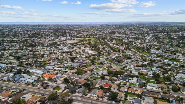 Building Photo - 1916 Skyline Dr