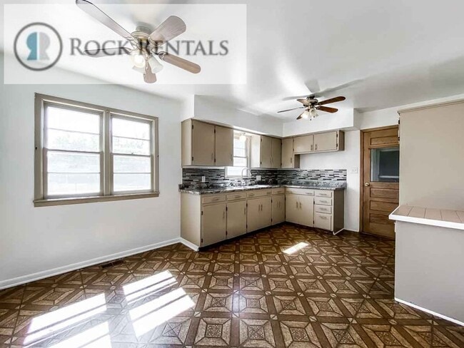 Building Photo - Updated 4 Bed 1 Bath near City Center