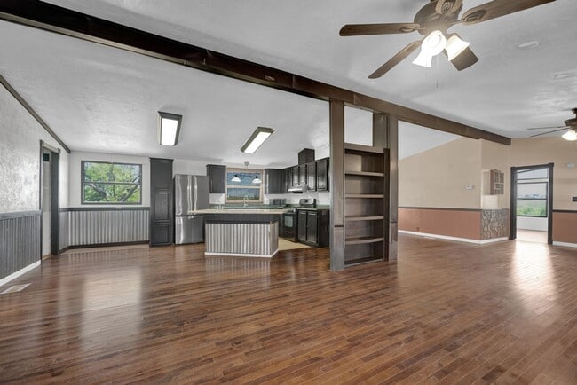 Building Photo - Country home for Lease!