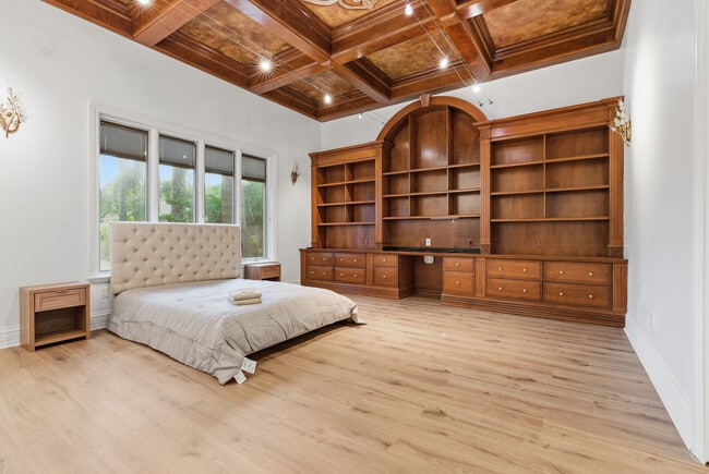 Building Photo - 4407 W Dale Ave