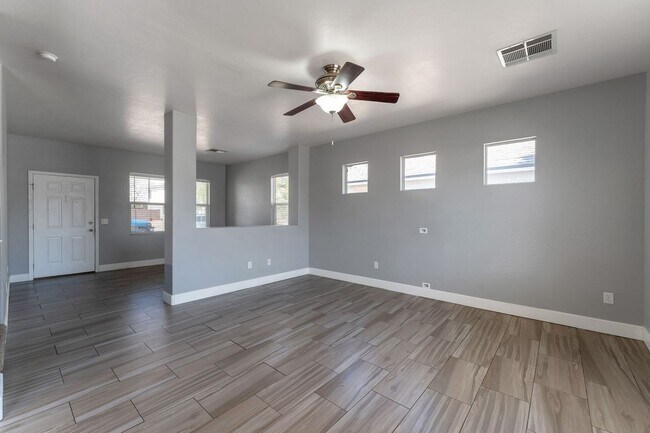 Building Photo - Charming 3BR House in Apache Junction