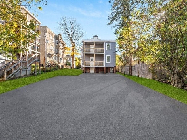 Building Photo - 42 William St