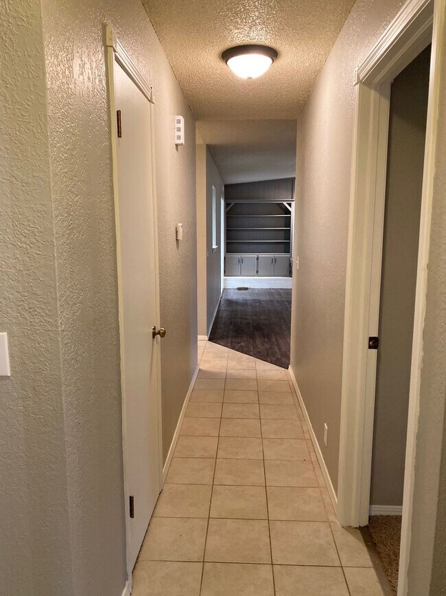 Building Photo - 2805 Summerfield Dr