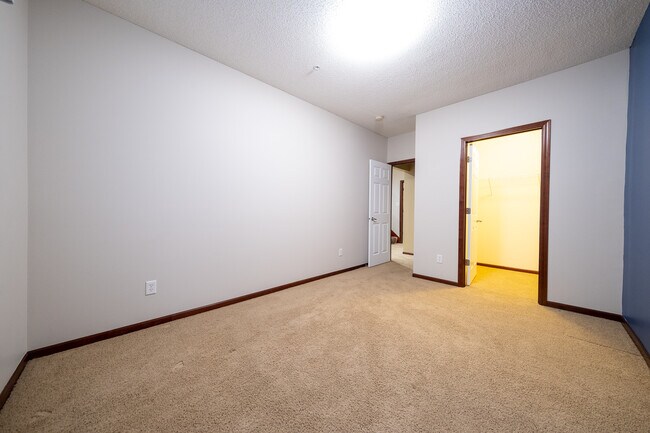 Building Photo - 5128 Yuma Ln N