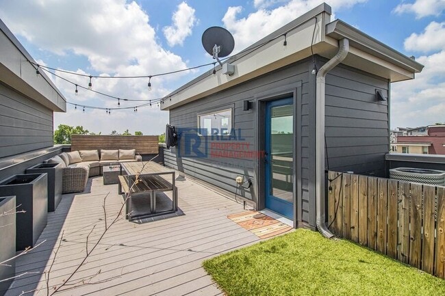 Building Photo - 2349 Decatur St