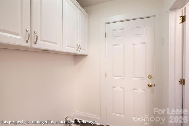 Building Photo - 2205 Ln St