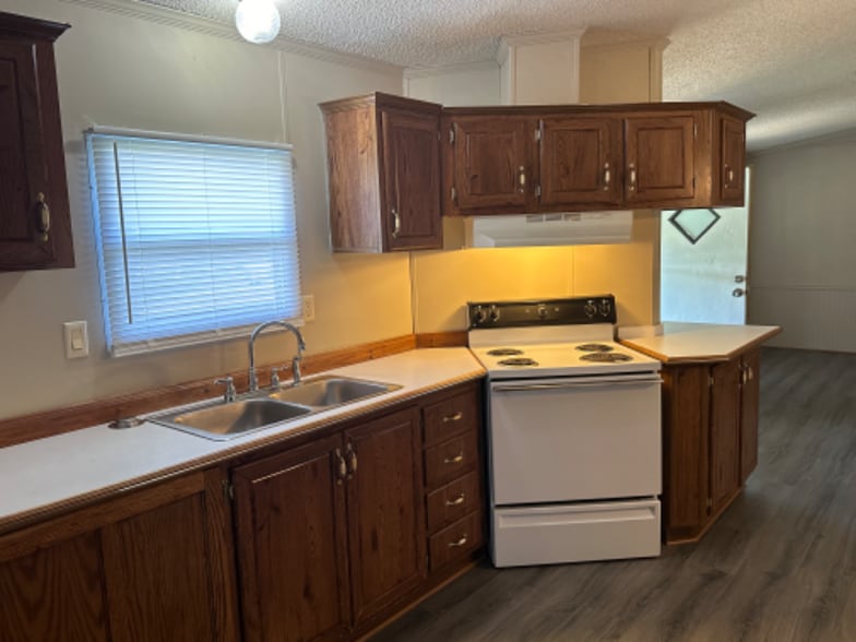 Building Photo - 141 James Way