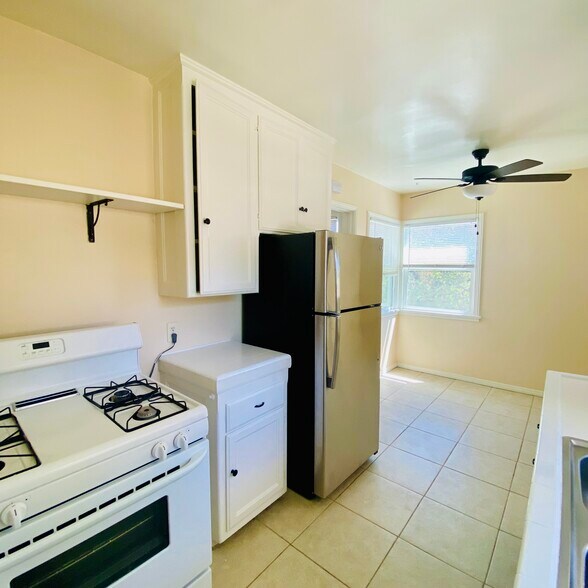 Building Photo - 1309 N Screenland Dr