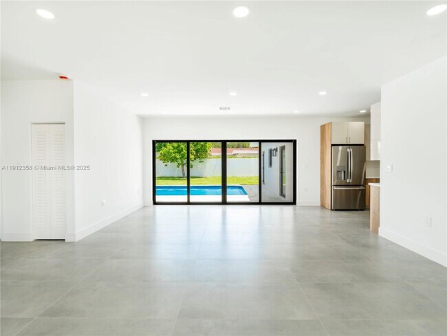 Building Photo - 1181 NE 202nd St