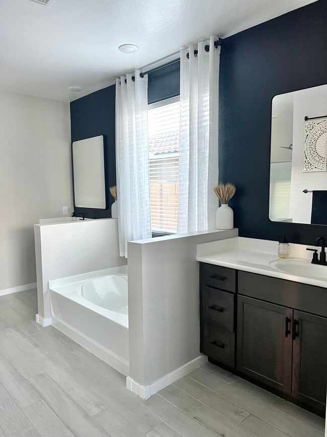 Building Photo - 40586 W Crane Dr