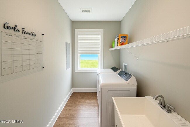 Building Photo - 29 Downing Dr