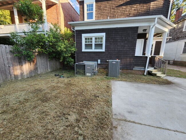 Building Photo - 710 W 36th St