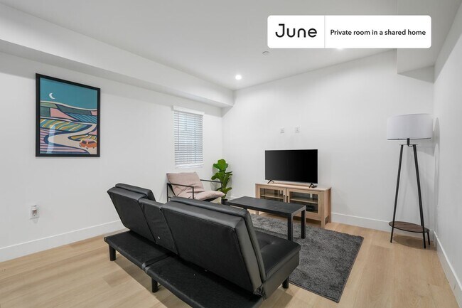 Building Photo - Room in Shared 3 bed/2 bath home