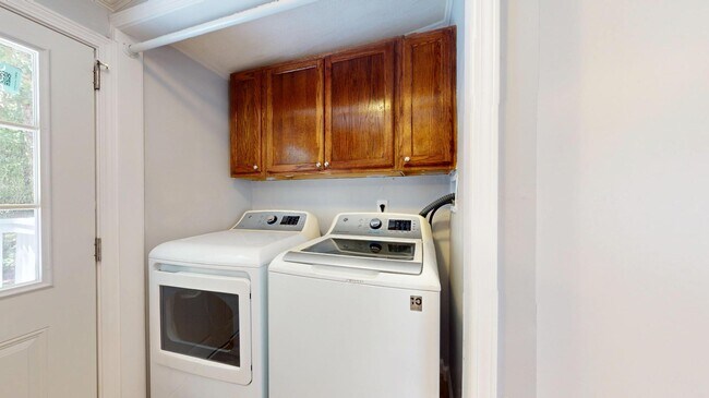 Building Photo - 4120 Glenola Dr