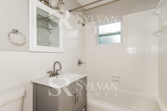 Building Photo - Spacious 3BR Home Awaits You!