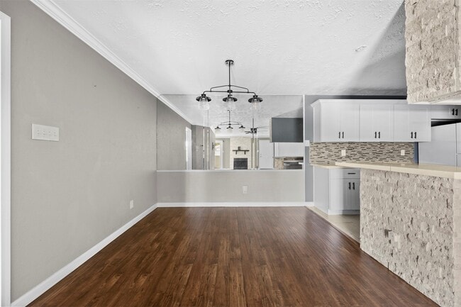 Building Photo - 10673 Braes Bend Dr