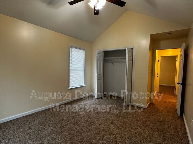 Building Photo - 206 High Meadows Cir