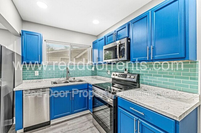 Primary Photo - 3340 N Sherman Dr