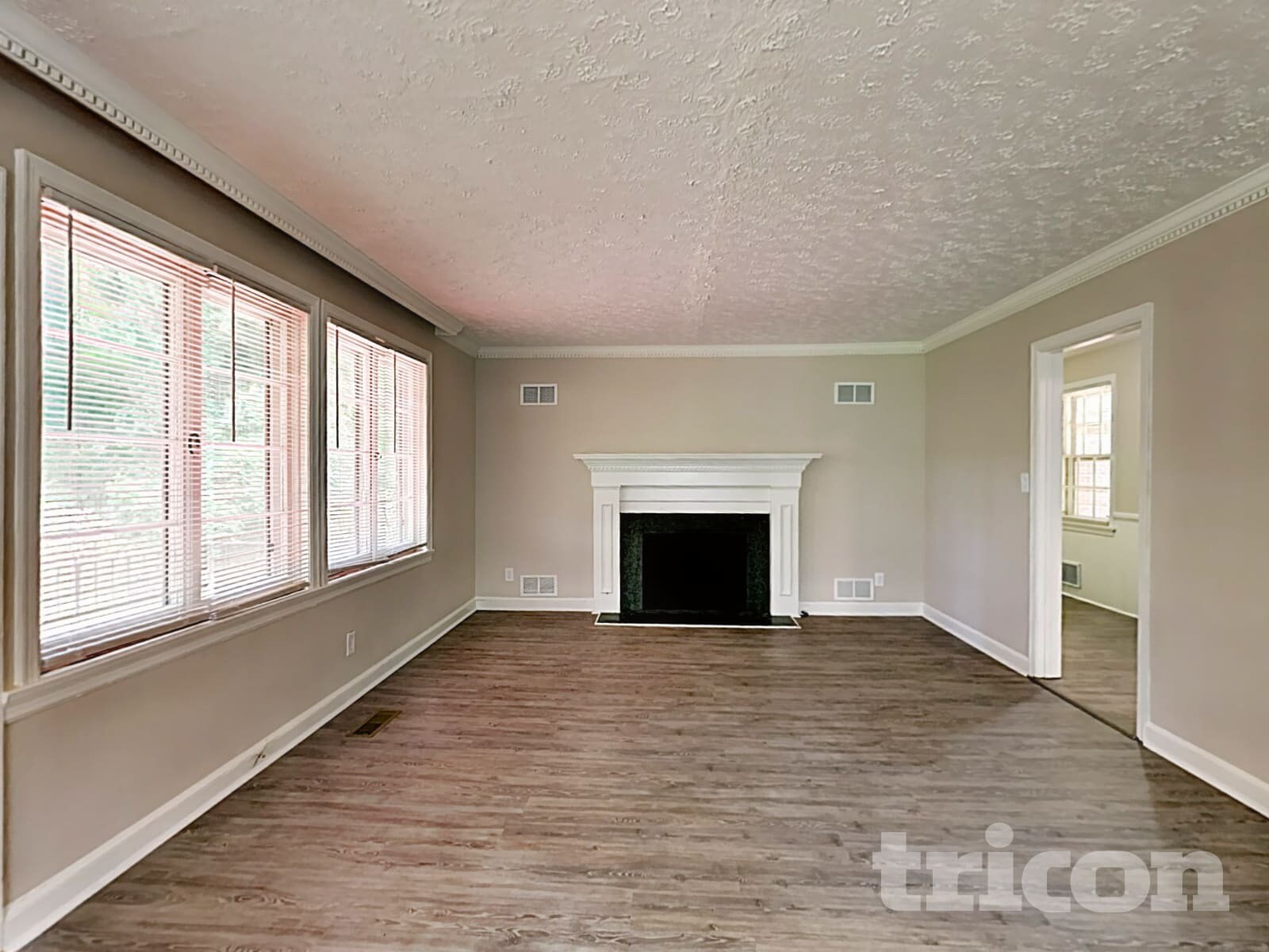 Building Photo - 1122 Paramount Cir