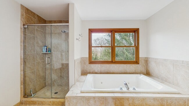 Building Photo - 7111 Saddle Oaks Dr