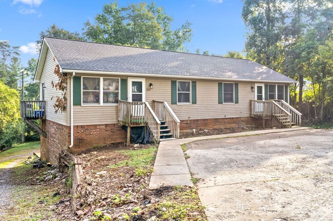 Building Photo - 221 Park Ln