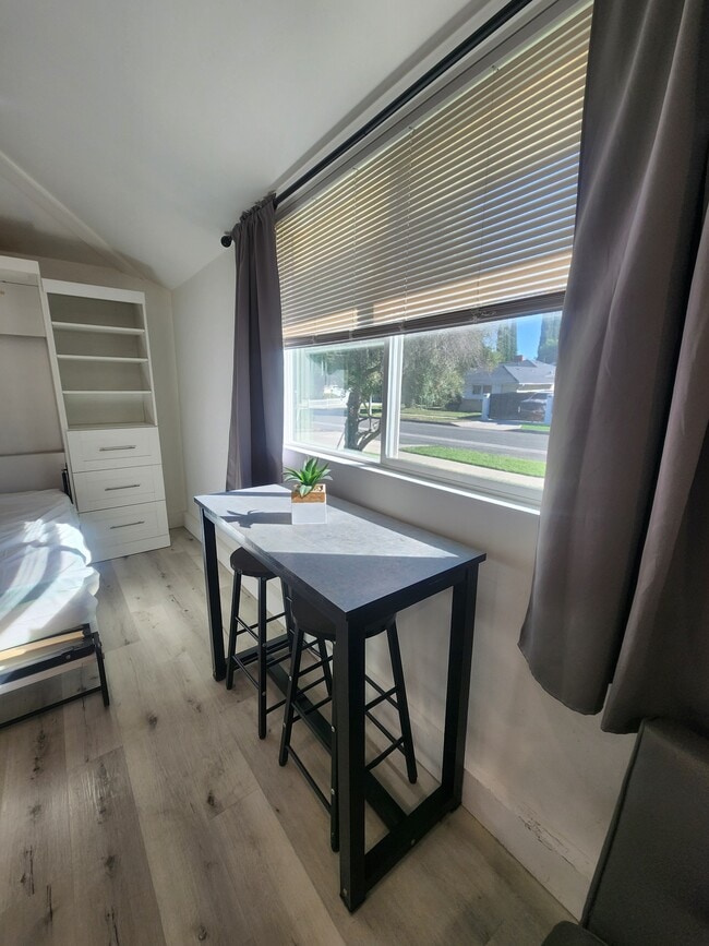 Building Photo - 6307 Calvin Ave