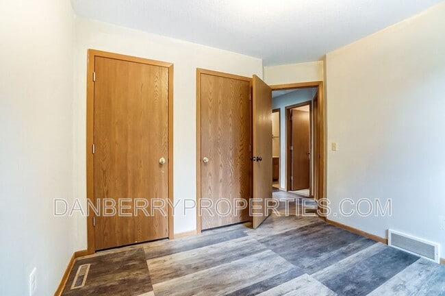 Building Photo - 3164 Kylemore Rd