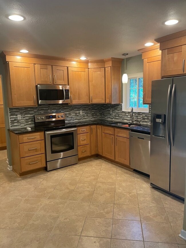 Building Photo - UPDATED HOME IN RIVER OAKS ON WILMINGTON I...