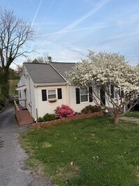 Building Photo - 100 York Dr