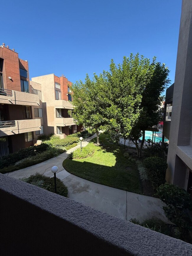 Building Photo - Beautifully located 2 Bedroom, 2 Bathroom, Canoga Park Condominium for Lease!