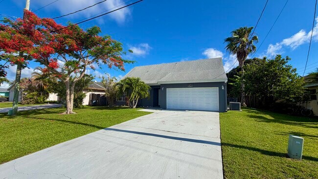 Building Photo - 6048 Garrett St