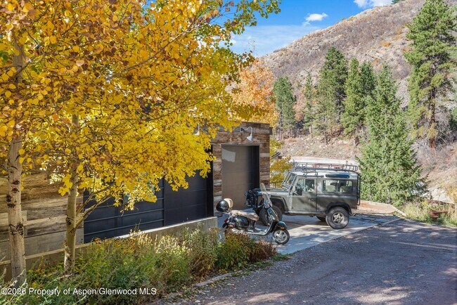 Building Photo - 191 Skimming Ln