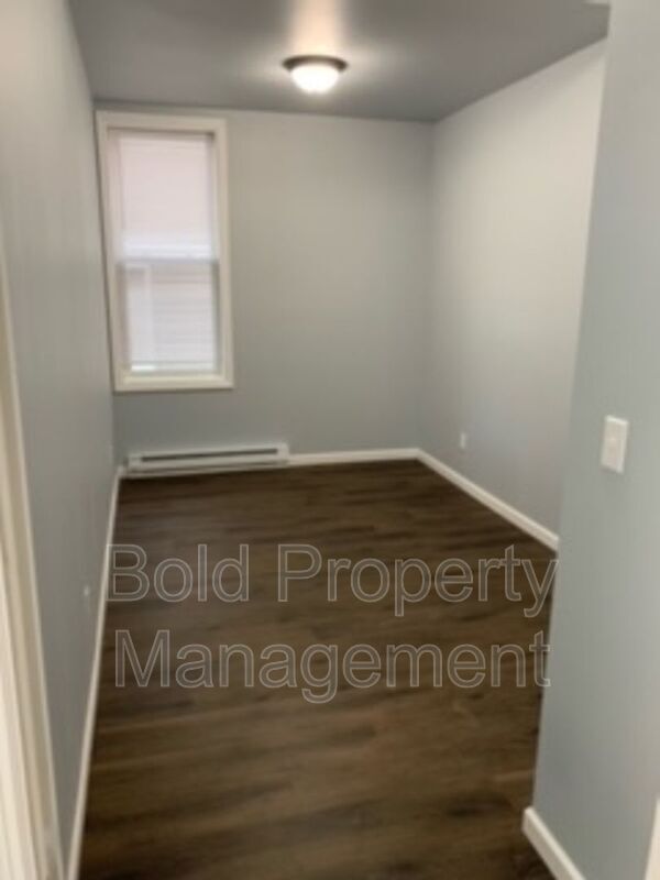 Building Photo - 910 Walnut St