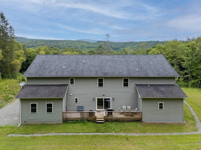 Building Photo - 1724 Calhoun Hill Rd