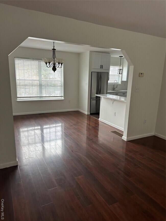 Building Photo - 4 Marian Ct