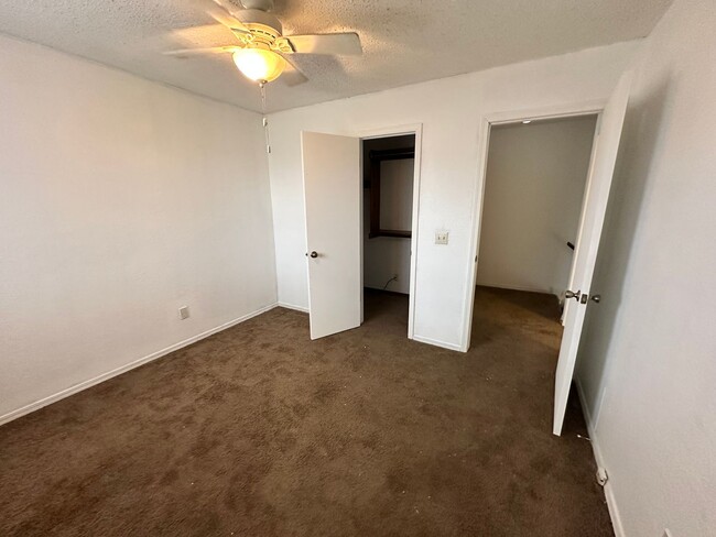 Building Photo - Spacious 2-Bedroom, 1.5-Bath Duplex!