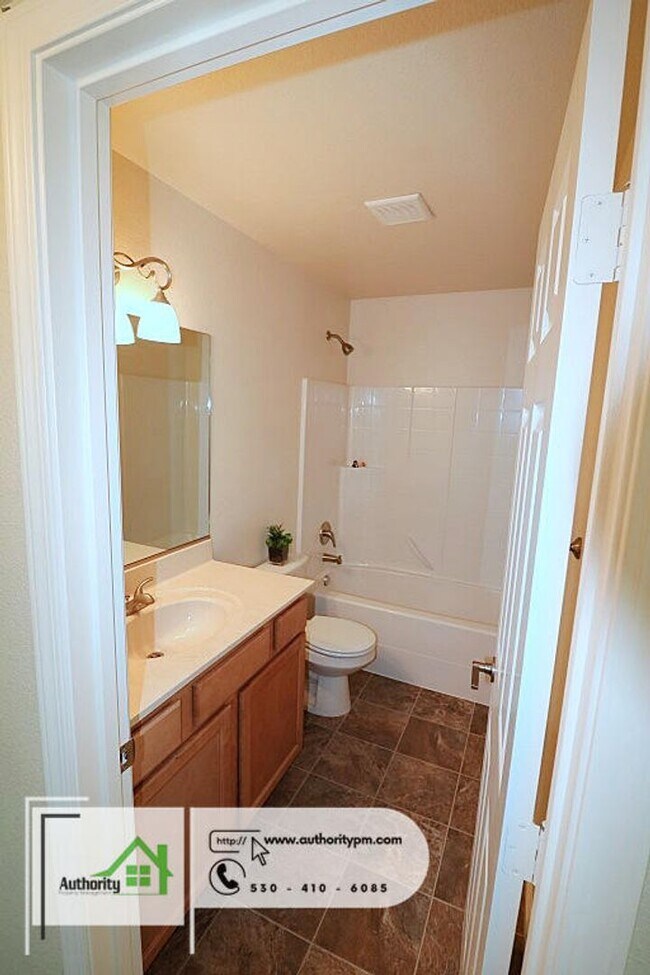 Building Photo - 4445 Dogwood Ln