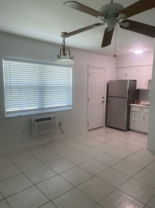 Building Photo - seabreeze South condo