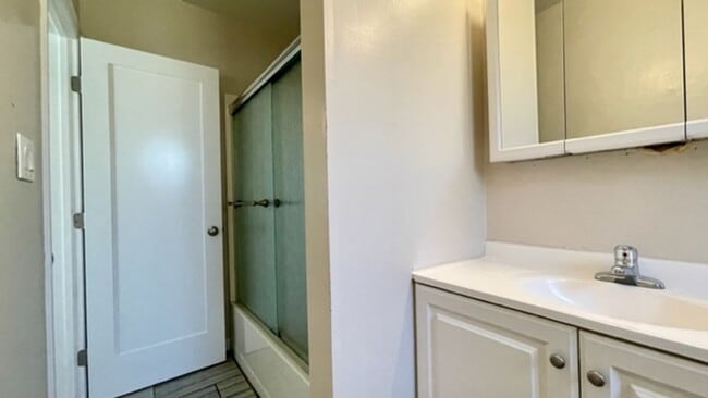 Building Photo - Cute 1-Bedroom Cottage in the Bungalow District w/ All Utilities Included