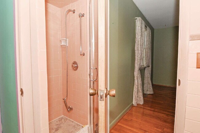 Building Photo - Charming 3-Bedroom Retreat with 2 Full Baths on South Meridian Street – 1516 Sq Ft of Comfort in ...