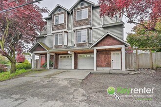 Building Photo - Beautifully Renovated 3 Bed Townhome in Prime North Seattle Location