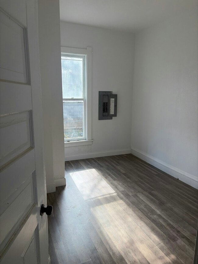 Building Photo - 2618 Collingwood Blvd