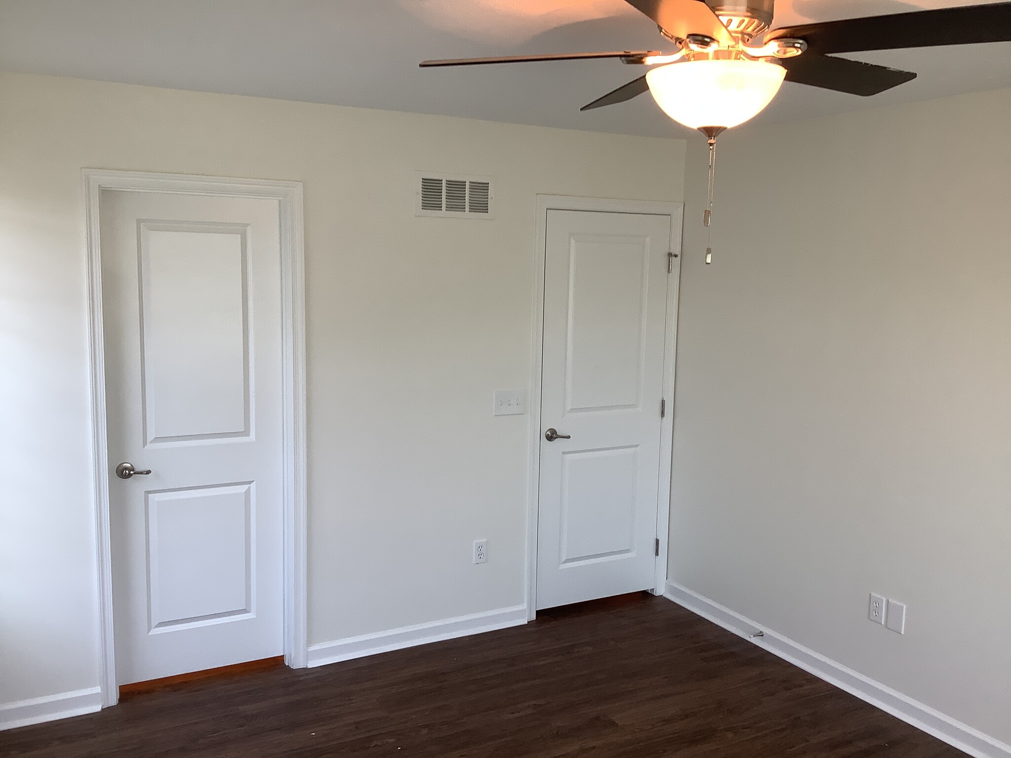 Building Photo - 5283 River Ridge Dr