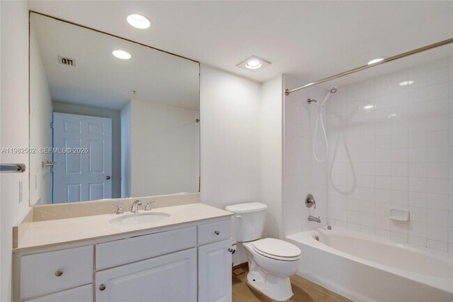 Building Photo - 2000 N Bayshore Dr