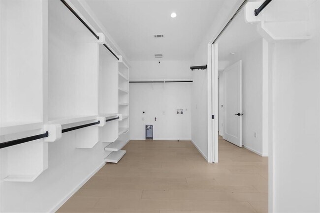 Building Photo - 2411 Winsted Ln